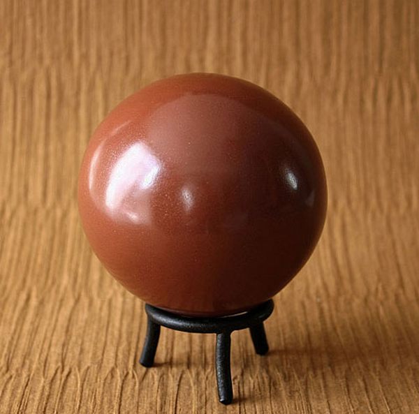 Hikaru Dorodango: a arte japonesa de criar esferas lisas e brilhantes com água e lama (VÍDEO)