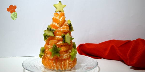 Árbol de Navidad de frutas para decorar la mesa: tutorial paso a paso