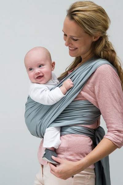 Sling de bebê: qual escolher e como usá-lo