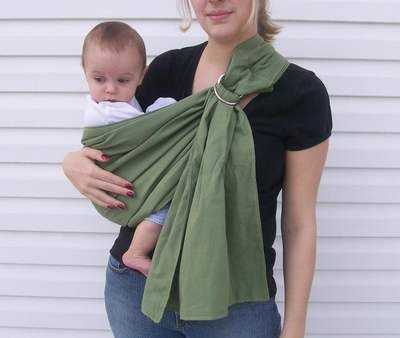 Baby sling: which one to choose and how to wear it