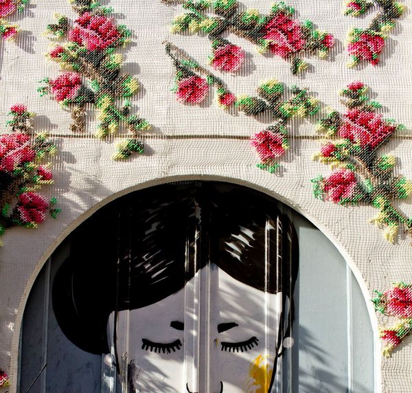 The fantastic cross stitch street art that colors the cities of Spain (PHOTO)