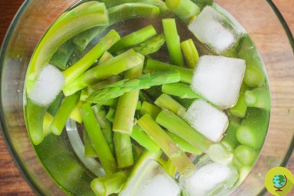 Esta es la forma más fácil e inesperada de esterilizar verduras (pero también de pelar frutos secos)