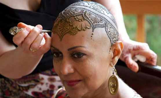 Tumors, a henna tattoo to give women a smile