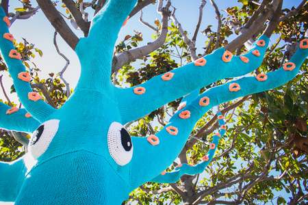 Squid Tree: a árvore mais bonita decorada graças ao Guerrilla Knitting