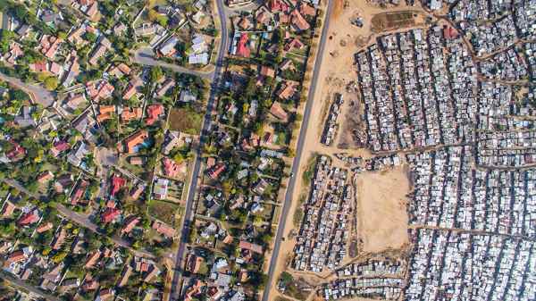 As imagens chocantes que mostram a diferença entre ricos e pobres na África do Sul (FOTO e VÍDEO)