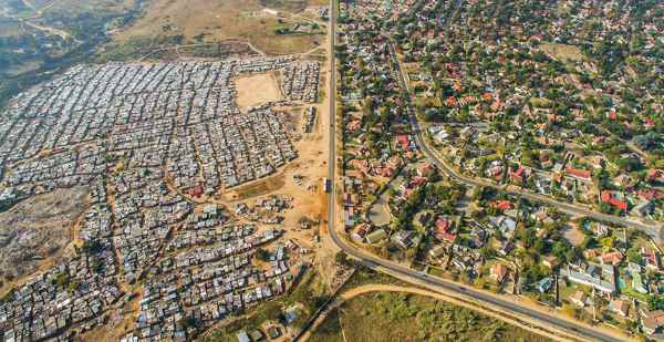 Las impactantes imágenes que muestran la diferencia entre ricos y pobres en Sudáfrica (FOTO y VIDEO)