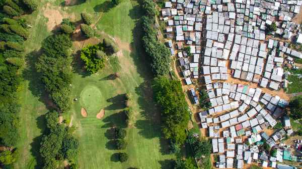 Las impactantes imágenes que muestran la diferencia entre ricos y pobres en Sudáfrica (FOTO y VIDEO)