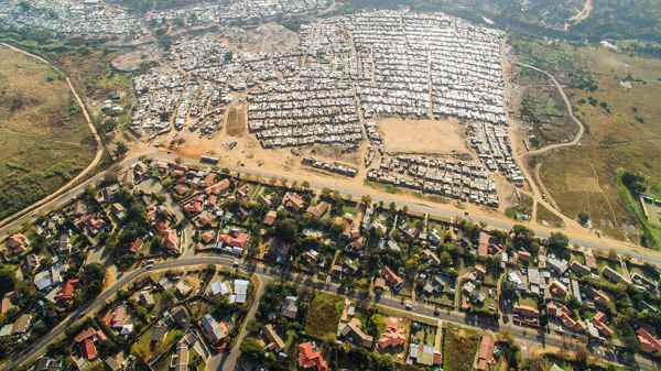 The shocking images that show the difference between rich and poor in South Africa (PHOTO and VIDEO)
