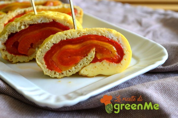 Omelette roll with peppers
