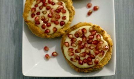 Pomegranate fruit tarts (vegan recipe)