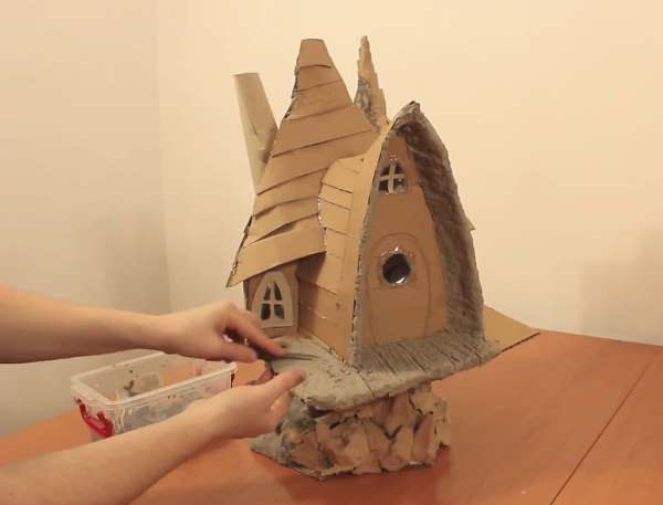 DIY maison de fée en carton (TUTORIEL)
