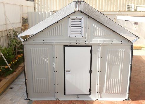 Rhu: IKEA 'solar' huts for refugees