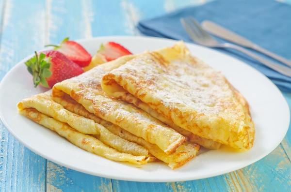 Crepes: the original recipe and 20 variations