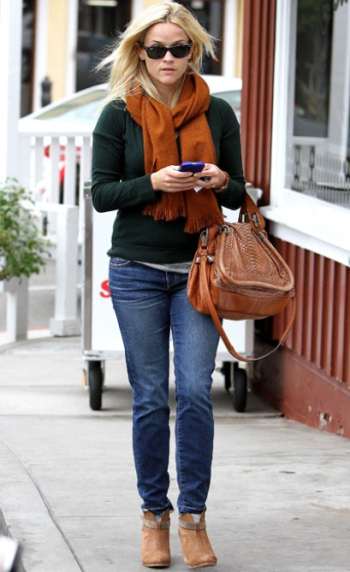 La actriz Reese Witherspoon tras los ataques de PETA se despide de su bolso de piel de pitón de 4,000 dólares
