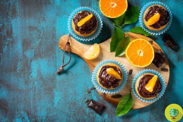 Muffins de chocolate y naranja cocidos con cáscara, receta sin mantequilla (y sin vasitos)