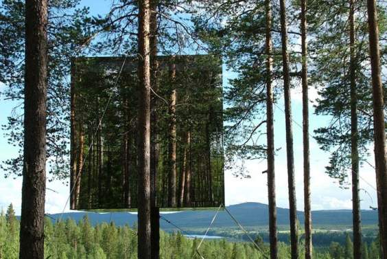 MirrorCube: a casa na árvore transparente pronta para uso