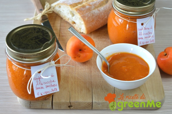 Homemade apricot jam without added sugar