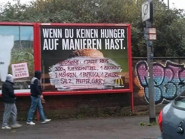 Street Art: combate la comida rápida ofreciendo recetas reales (FOTO)
