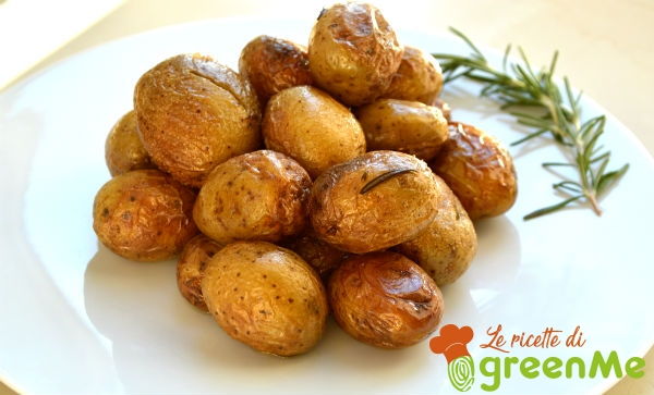 Pommes de terre nouvelles : la recette à la poêle pour les rendre croustillantes et dorées