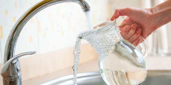 Rétention d'eau : causes, symptômes et quoi manger pour la prévenir