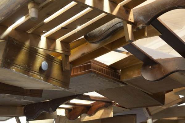 Tadashi Kawamata: el artista que recicla la madera para crear instalaciones extraordinarias