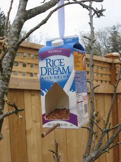 10 mangeoires à oiseaux avec des matériaux recyclés