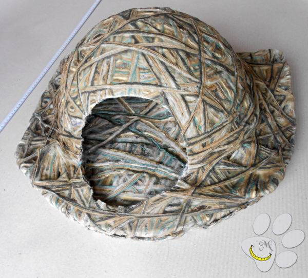 How to recycle skeins of wool to make an igloo-shaped doghouse (Tutorial)