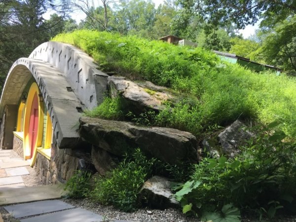 Hobbit Hollow: a casa passiva com telhado verde que parece algo saído de um livro de Tolkien