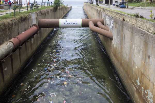As terríveis imagens de resíduos no mar que podem comprometer as Olimpíadas do Rio