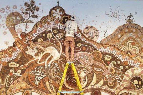 5 artistas extraordinários que usam folhas em suas criações