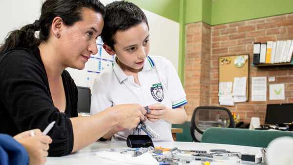 Prosthetics for children made with LEGO (VIDEO)