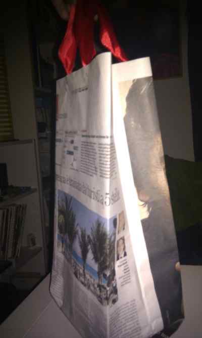 Como fazer uma bolsa de um jornal velho em 5 minutos
