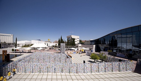 The pavilion built with 45.000 cartons of milk that wins the Guinness World Record