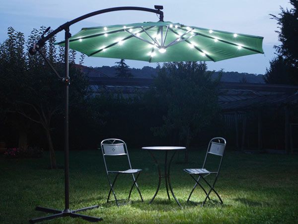 From Greenwood the LED solar umbrella to illuminate the garden for free