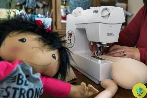 A mãe que faz bonecas com as mesmas deficiências das crianças