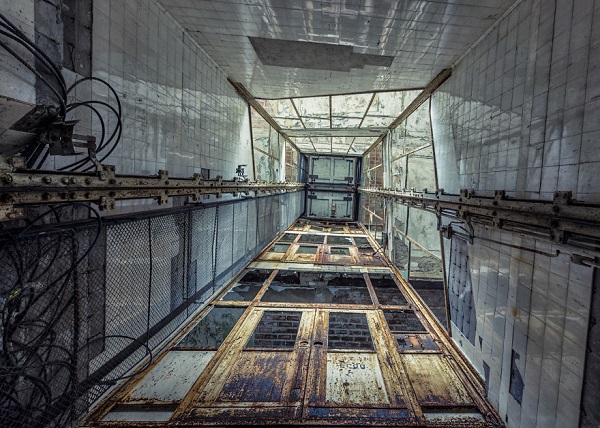 El fotógrafo que busca la belleza en edificios abandonados (FOTO)