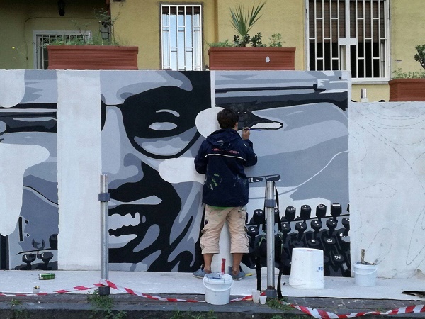 Um mural em memória de Giancarlo Siani, um jornalista morto pela Camorra