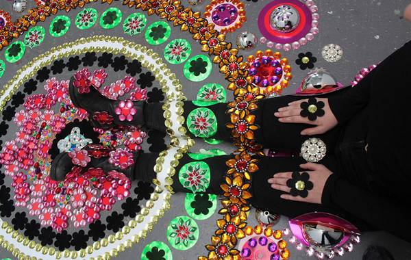 Fantastic mandalas of gems and crystals on floors, walls and… people! (PHOTO)