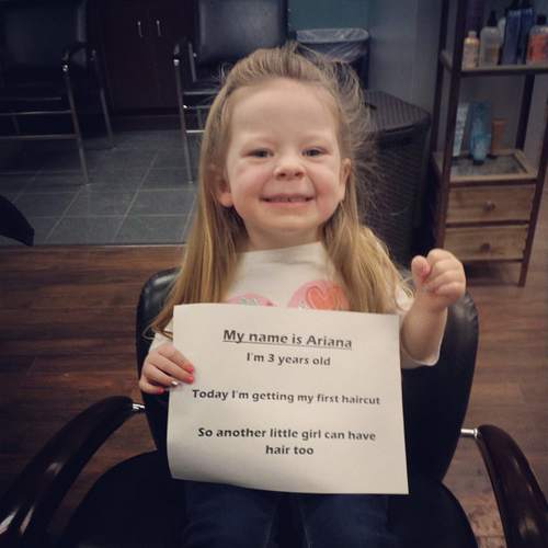Ariana Smith, a menina de 3 anos que doou o cabelo para um jovem paciente com câncer