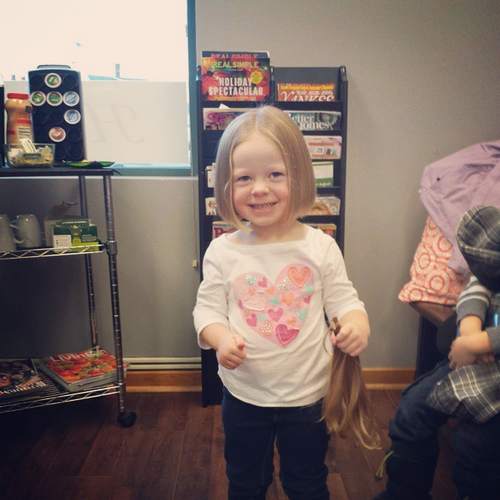 Ariana Smith, la fillette de 3 ans qui a fait don de ses cheveux à un jeune malade du cancer