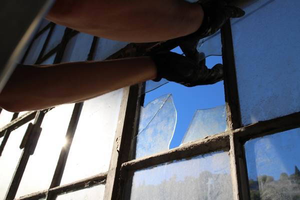 Vidrios rotos que se convierten en obras de arte (FOTO)