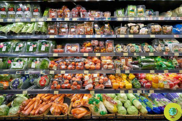 A proibição de embalagens plásticas para frutas e legumes na França está em andamento