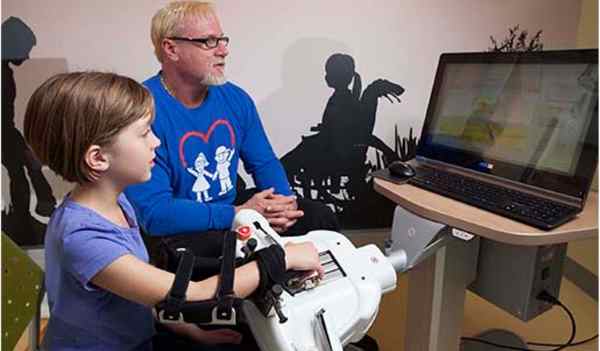 The funny robot that helps disabled children to use their hands