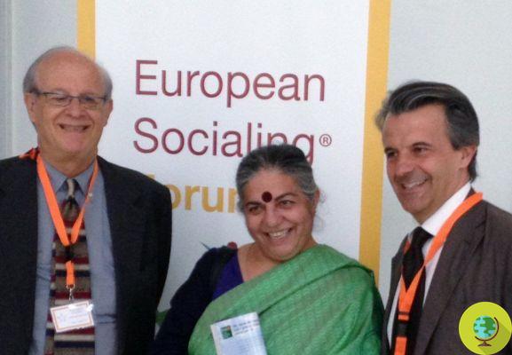 Vandana Shiva signs the Universal Charter of Cultivated Land Rights