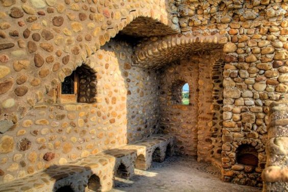 Serafín Villarán: el hombre que construyó un castillo medieval con las piedras de un río