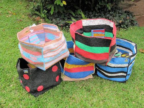 Sacos de plástico tornam-se sacos de moda e criam empregos na Zâmbia