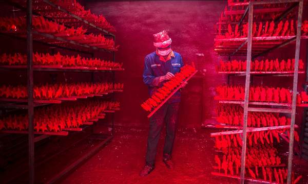 A aldeia chinesa onde se fabrica o nosso Natal poluente, explorando os trabalhadores (FOTO)