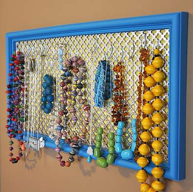 10 DIY jewelry boxes to tidy up your necklaces and earrings