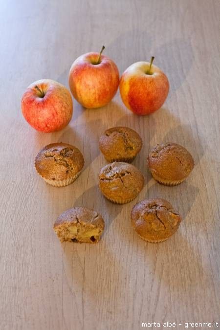 Muffins integrais com maçãs e passas