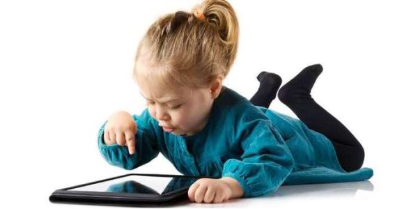 Children who use too much smartphones and tablets tend to develop a hump and a curved spine